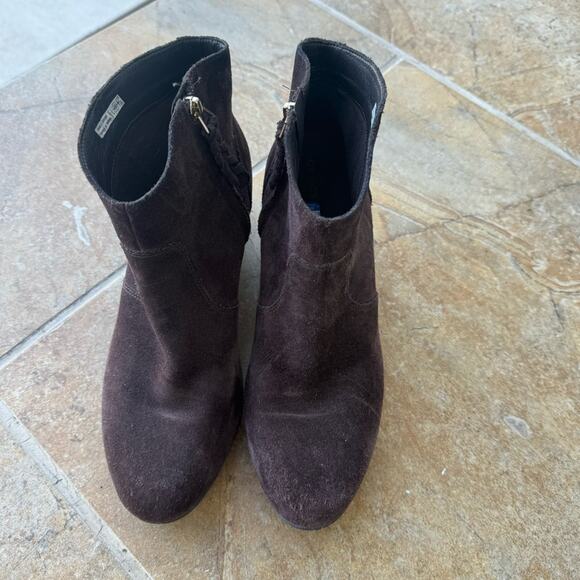 Crocs women’s Leigh brown suede dual comfort wedge booties size 10.5 - Picture 2 of 5